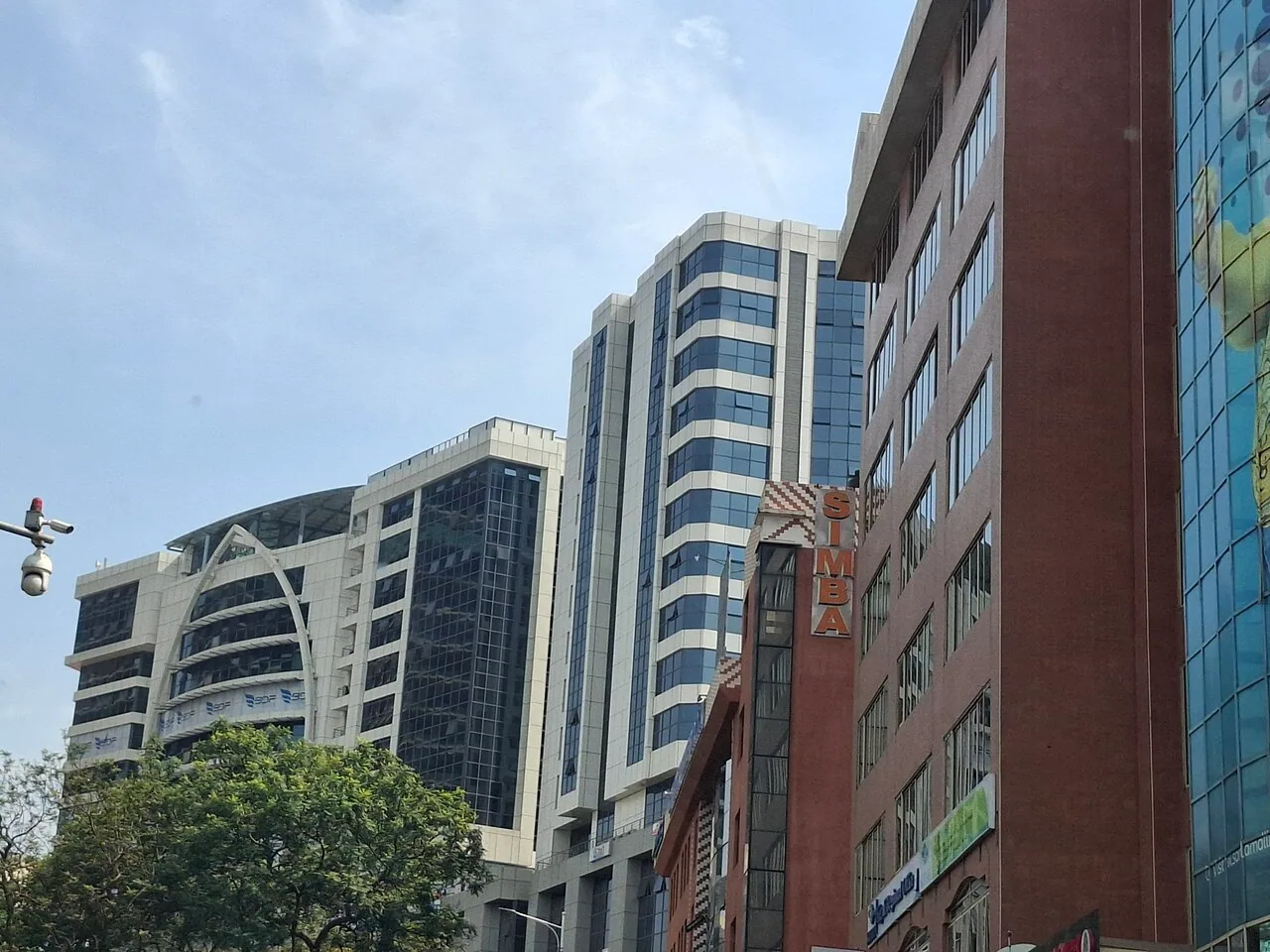 Inyubako z'ubucuruzi mu mujyi wa Kigali