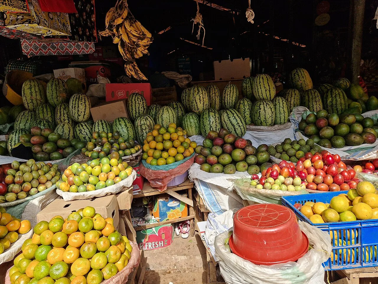 Imbuto n’imboga mu isoko rya Kimironko, Kigali