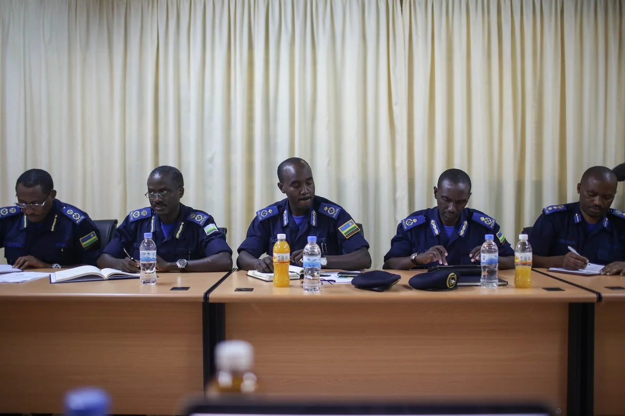 Abapolisi b’u Rwanda bari mu nama mu biro by’Umuyobozi Mukuru wa Polisi, 2014